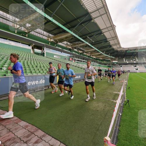 13.09.2026 - 21. swb-Marathon Bremen Michael Burmester http://msf.ph/oto/10304885 13.09.2026 12:54:23 Laufen im Stadion 102, 145, 161, 189, 201, 313, 376, 385, 388, 461, 472, 481, 495, 541, 560, 615, 616, 666, 675, 696, 740, 755, 816, 827, 982, 985, 987, 1053, 1056, 1076, 1197, 1207, 1390, 1419, 1433, 1445, 1468, 1528, 1551, 1599, 1631, 1658, 1664, 1704, 1707, 1814, 2055, 2125, 2234, 2251, 2280, 2362, 2383, 2390, 2401, 2422, 2454, 2474, 2499, 2623, 2701, 2733, 2801, 2820, 2824, 2858, 2870, 2882, 2913, 2922, 2962, 2971, 2997, 3012, 3054, 3134, 3175, 3206, 3241, 3246, 3346, 3356, 3357, 3362, 3413 meine-sportfotos.de