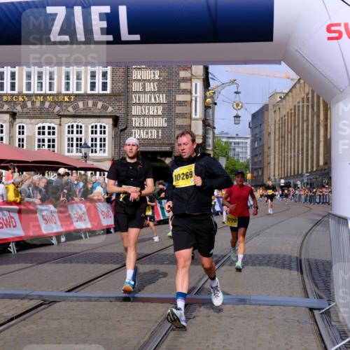 13.09.2026 - 21. swb-Marathon Bremen Tim E. http://msf.ph/oto/10304913 13.09.2026 10:48:48 Ziel 10231, 10269, 10421, 10426, 10489, 10538, 10770, 10814, 10917, 10993, 11196, 11372, 11582, 11611, 11683, 11815, 11837, 12259, 13570 meine-sportfotos.de