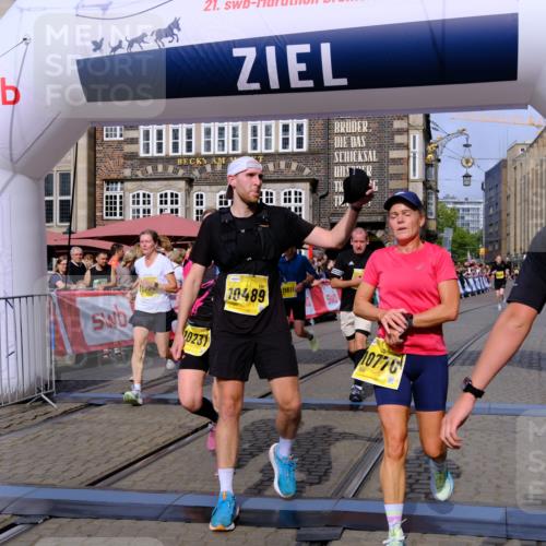 13.09.2026 - 21. swb-Marathon Bremen Tim E. http://msf.ph/oto/10304996 13.09.2026 10:48:50 Ziel 10231, 10269, 10426, 10489, 10538, 10770, 10814, 10815, 10917, 10993, 11196, 11372, 11582, 11611, 11683, 11837, 12259, 13570 meine-sportfotos.de