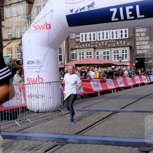 13.09.2026 - 21. swb-Marathon Bremen Tim E. http://msf.ph/oto/10305084 13.09.2026 10:48:59 Ziel 10231, 10269, 10489, 10538, 10770, 10814, 10815, 10917, 10993, 11196, 11372, 11611, 11885, 13512 meine-sportfotos.de