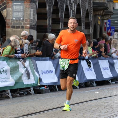 13.09.2026 - 21. swb-Marathon Bremen Strokosch-Dieckow http://msf.ph/oto/10305087 13.09.2026 12:59:05 Ziel 1576, 2049, 3624, 5672, 6929, 8065, 658, 1248, 1508, 1751, 1993, 2651, 3584, 4096, 6991, 8383, 9533 meine-sportfotos.de