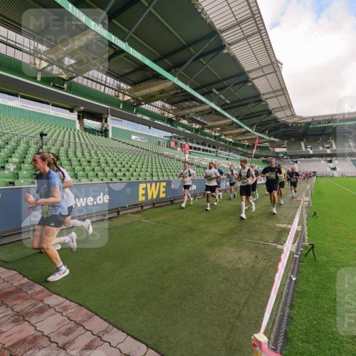 13.09.2026 - 21. swb-Marathon Bremen Michael Burmester http://msf.ph/oto/10305100 13.09.2026 12:55:06 Laufen im Stadion 161, 189, 201, 205, 385, 388, 411, 461, 472, 481, 495, 655, 666, 675, 816, 827, 854, 913, 1053, 1058, 1076, 1197, 1390, 1419, 1468, 1537, 1551, 1599, 1631, 1645, 1658, 2055, 2122, 2125, 2234, 2251, 2319, 2383, 2390, 2474, 2499, 2604, 2623, 2701, 2733, 2801, 2824, 2870, 2882, 2913, 2922, 2962, 2971, 3012, 3054, 3057, 3134, 3175, 3192, 3206, 3241, 3246, 3346, 3356, 3357, 3413, 3706, 3716, 3836, 4135, 4137, 4413, 4733, 5277, 5430, 5530, 6106, 107, 2498 meine-sportfotos.de