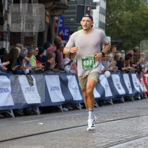 13.09.2026 - 21. swb-Marathon Bremen Strokosch-Dieckow http://msf.ph/oto/10305124 13.09.2026 12:59:06 Ziel 1576, 2049, 3624, 4847, 5672, 6929, 8065, 658, 1248, 1508, 1751, 1800, 1993, 2651, 3584, 4096, 6991, 8383, 9533 meine-sportfotos.de