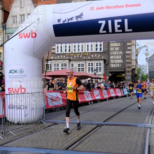 13.09.2026 - 21. swb-Marathon Bremen Tim E. http://msf.ph/oto/10305213 13.09.2026 10:49:13 Ziel 10253, 10293, 10566, 11885, 11891, 12027, 12204, 12350, 13512, 13555 meine-sportfotos.de
