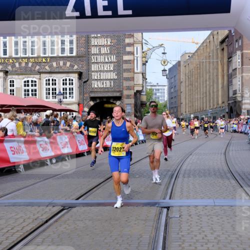13.09.2026 - 21. swb-Marathon Bremen Tim E. http://msf.ph/oto/10305247 13.09.2026 10:49:15 Ziel 10253, 10293, 10392, 10566, 11885, 11891, 12027, 12204, 12350, 13512, 13555 meine-sportfotos.de