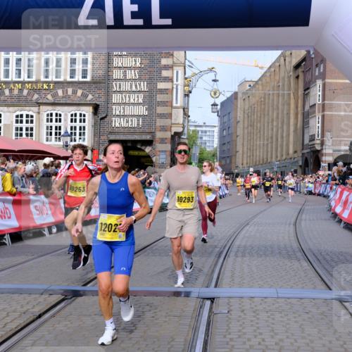 13.09.2026 - 21. swb-Marathon Bremen Tim E. http://msf.ph/oto/10305281 13.09.2026 10:49:16 Ziel 10253, 10293, 10392, 10566, 11885, 11891, 12027, 12204, 12350, 13512, 13555 meine-sportfotos.de