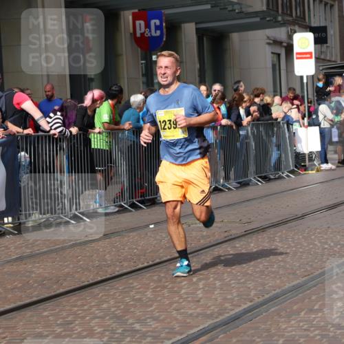 13.09.2026 - 21. swb-Marathon Bremen Strokosch-Dieckow http://msf.ph/oto/10305317 13.09.2026 10:53:03 Ziel 10448, 10479, 10585, 10626, 10757, 10780, 10821, 10886, 11012, 11168, 11379, 11590, 12040, 12056, 12170, 12275, 12308, 12461, 10284, 10304, 10714, 10734, 10827, 10863, 11038, 11238, 11282, 11386, 11575, 11597, 11766, 12019, 12338, 12369, 12398, 12399 meine-sportfotos.de