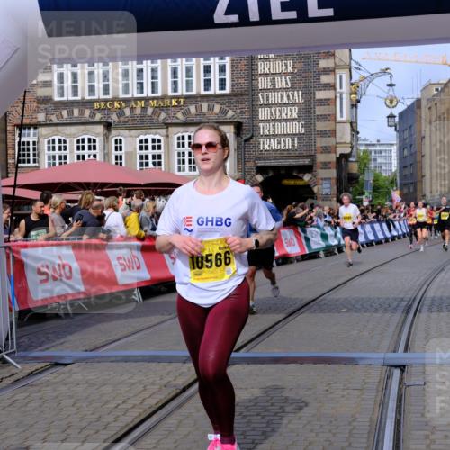 13.09.2026 - 21. swb-Marathon Bremen Tim E. http://msf.ph/oto/10305391 13.09.2026 10:49:19 Ziel 10253, 10293, 10392, 10566, 11316, 11891, 12027, 12132, 12149, 12204, 12350, 12450, 12529, 13555 meine-sportfotos.de