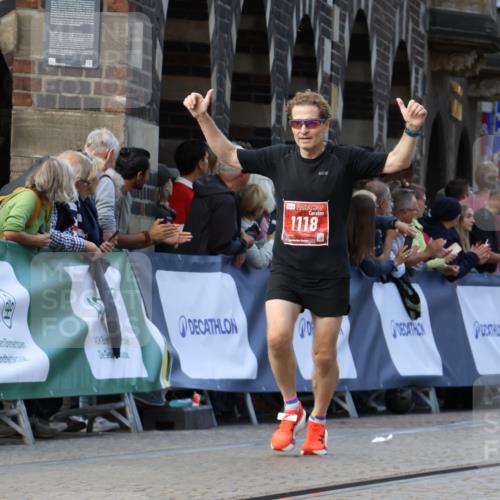 13.09.2026 - 21. swb-Marathon Bremen Strokosch-Dieckow http://msf.ph/oto/10305438 13.09.2026 12:59:24 Ziel 1118, 1508, 1751, 3584, 3688, 4399, 4847, 6991, 8994, 9120, 9329, 126, 277, 466, 862, 1852, 3251, 4964, 5316, 5828 meine-sportfotos.de