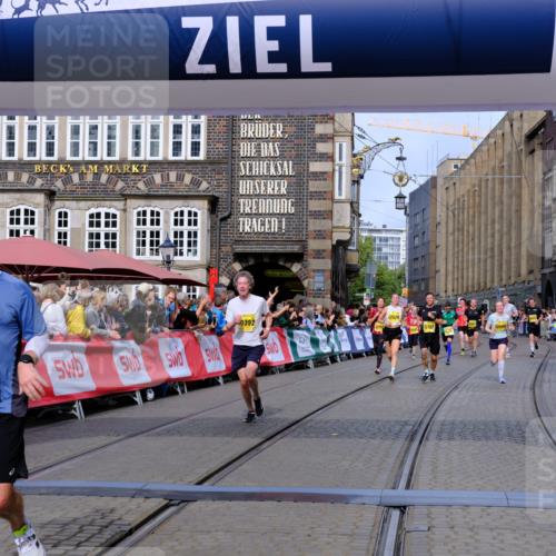 13.09.2026 - 21. swb-Marathon Bremen Tim E. http://msf.ph/oto/10305476 13.09.2026 10:49:21 Ziel 10253, 10293, 10392, 10514, 10566, 11316, 11567, 11891, 11896, 11984, 12027, 12132, 12149, 12204, 12350, 12450, 12529, 13555, 13577 meine-sportfotos.de