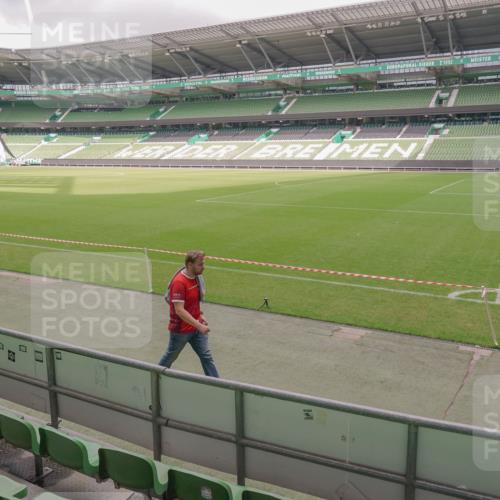13.09.2026 - 21. swb-Marathon Bremen Michael Burmester http://msf.ph/oto/10305486 13.09.2026 11:37:37 Laufen im Stadion  meine-sportfotos.de