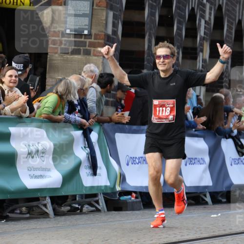 13.09.2026 - 21. swb-Marathon Bremen Strokosch-Dieckow http://msf.ph/oto/10305487 13.09.2026 12:59:24 Ziel 1118, 1508, 1751, 3584, 3688, 4399, 4847, 6991, 8994, 9120, 9329, 126, 277, 466, 862, 1852, 3251, 4964, 5316, 5828 meine-sportfotos.de