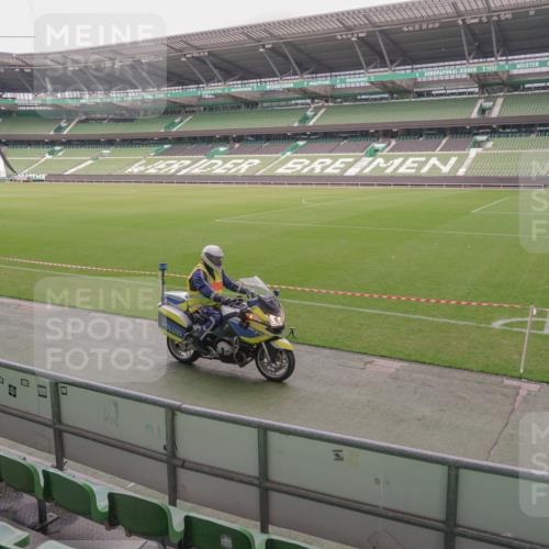 13.09.2026 - 21. swb-Marathon Bremen Michael Burmester http://msf.ph/oto/10305537 13.09.2026 11:53:44 Laufen im Stadion  meine-sportfotos.de