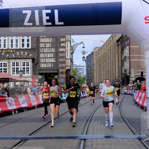 13.09.2026 - 21. swb-Marathon Bremen Tim E. http://msf.ph/oto/10305561 13.09.2026 10:49:24 Ziel 10253, 10293, 10294, 10392, 10514, 10566, 10655, 11316, 11567, 11891, 11896, 11984, 12027, 12132, 12149, 12350, 12450, 12529, 13555, 13577 meine-sportfotos.de