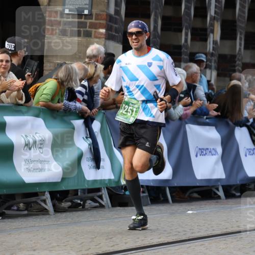 13.09.2026 - 21. swb-Marathon Bremen Strokosch-Dieckow http://msf.ph/oto/10305567 13.09.2026 12:59:28 Ziel 658, 1118, 1508, 1751, 1993, 3584, 3688, 4399, 6991, 8383, 8994, 9120, 9329, 126, 277, 466, 862, 1852, 3251, 4964, 5316, 5828, 6557 meine-sportfotos.de