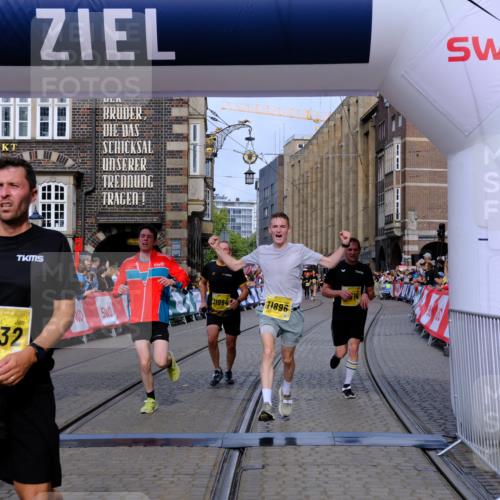 13.09.2026 - 21. swb-Marathon Bremen Tim E. http://msf.ph/oto/10305639 13.09.2026 10:49:27 Ziel 10253, 10293, 10294, 10392, 10514, 10566, 10655, 11316, 11567, 11891, 11896, 11984, 12027, 12132, 12149, 12350, 12450, 12529, 13577 meine-sportfotos.de