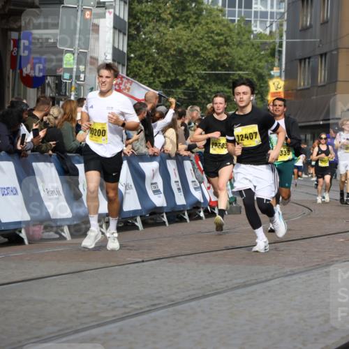 13.09.2026 - 21. swb-Marathon Bremen Strokosch-Dieckow http://msf.ph/oto/10305681 13.09.2026 10:51:07 Ziel 10267, 10537, 10764, 11076, 11087, 11170, 11220, 11753, 11774, 11961, 12052, 12070, 12179, 12309, 12351, 12488, 12560, 13544, 10381, 10471, 10515, 10808, 10887, 11503, 11537, 11801, 11973, 12051, 12133, 12552 meine-sportfotos.de