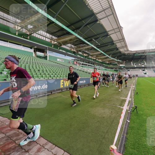 13.09.2026 - 21. swb-Marathon Bremen Michael Burmester http://msf.ph/oto/10305721 13.09.2026 12:56:54 Laufen im Stadion 307, 334, 411, 431, 465, 655, 769, 776, 854, 857, 876, 913, 926, 948, 1010, 1058, 1130, 1254, 1535, 1537, 1601, 1645, 1750, 1809, 1900, 1972, 2001, 2040, 2051, 2075, 2122, 2260, 2324, 2402, 2473, 2493, 2535, 2604, 2634, 2640, 2671, 2761, 2812, 2903, 2904, 2948, 3051, 3057, 3078, 3119, 3192, 3202, 3290, 3348, 3411, 3450, 3458, 3508, 3514, 3634, 3685, 3690, 3760, 3813, 3866, 3939, 4101, 4135, 4171, 4316, 4319, 4413, 4455, 4479, 4733, 5277, 5430, 5530, 107 meine-sportfotos.de