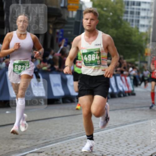 13.09.2026 - 21. swb-Marathon Bremen Strokosch-Dieckow http://msf.ph/oto/10305760 13.09.2026 12:59:37 Ziel 658, 1248, 1508, 1751, 1800, 1993, 2651, 3584, 4096, 6991, 8383, 9533, 126, 277, 807, 1320, 1485, 1852, 6557, 8850 meine-sportfotos.de