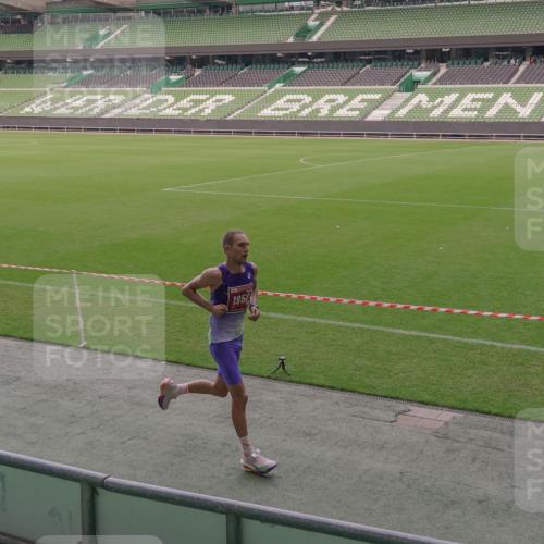 13.09.2026 - 21. swb-Marathon Bremen Michael Burmester http://msf.ph/oto/10305763 13.09.2026 12:01:01 Laufen im Stadion 1956 meine-sportfotos.de