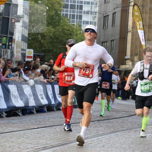 13.09.2026 - 21. swb-Marathon Bremen Strokosch-Dieckow http://msf.ph/oto/10305782 13.09.2026 12:59:39 Ziel 658, 1248, 1508, 1751, 1800, 1993, 2651, 3584, 4096, 6991, 8383, 9533, 807, 1320, 1485, 6557, 8850 meine-sportfotos.de