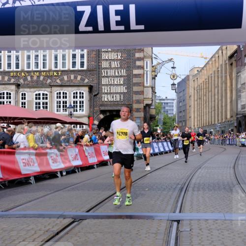 13.09.2026 - 21. swb-Marathon Bremen Tim E. http://msf.ph/oto/10305827 13.09.2026 10:49:40 Ziel 10294, 10514, 10655, 10739, 10835, 10846, 10910, 11092, 11191, 11567, 11621, 11635, 11896, 11984, 12376, 13577 meine-sportfotos.de