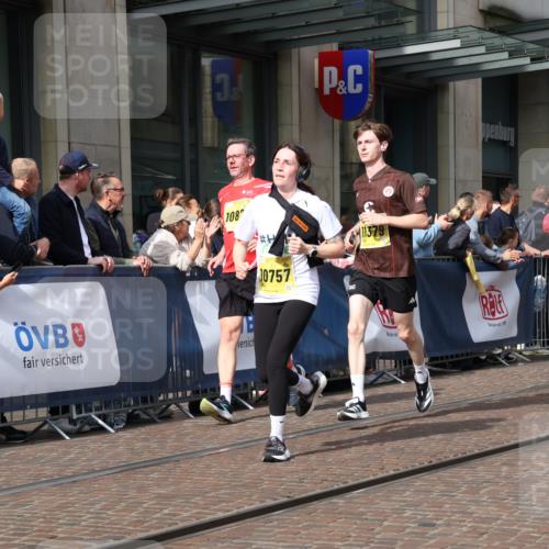 13.09.2026 - 21. swb-Marathon Bremen Strokosch-Dieckow http://msf.ph/oto/10305830 13.09.2026 10:53:19 Ziel 10141, 10174, 10222, 10227, 10478, 10479, 10626, 10684, 10685, 10821, 10838, 10845, 10886, 10905, 11168, 11242, 11379, 11446, 11502, 11590, 11596, 11800, 11950, 12056, 12119, 12308, 12331, 12341, 12492, 13597, 10284, 10448, 10585, 10714, 10757, 10780, 11012, 11168, 11238, 11282, 11379, 11575, 12040, 12170, 12275, 12369, 12398, 12461 meine-sportfotos.de