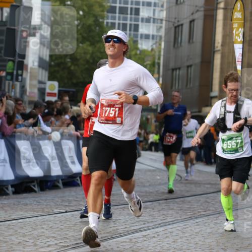 13.09.2026 - 21. swb-Marathon Bremen Strokosch-Dieckow http://msf.ph/oto/10305843 13.09.2026 12:59:39 Ziel 658, 1248, 1508, 1751, 1800, 1993, 2651, 3584, 4096, 6991, 8383, 9533, 807, 1320, 1485, 6557, 8850 meine-sportfotos.de