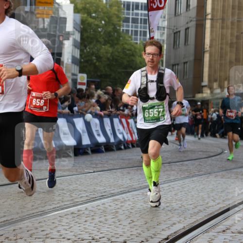 13.09.2026 - 21. swb-Marathon Bremen Strokosch-Dieckow http://msf.ph/oto/10305869 13.09.2026 12:59:40 Ziel 658, 1248, 1508, 1751, 1800, 1993, 2651, 3584, 4096, 6991, 8383, 9533, 807, 1320, 1485, 6557, 8850, 9153 meine-sportfotos.de