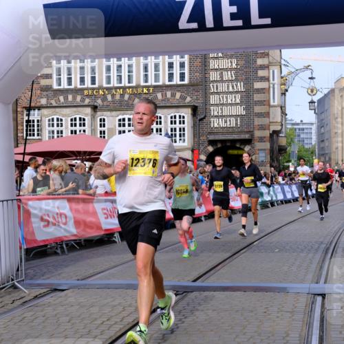 13.09.2026 - 21. swb-Marathon Bremen Tim E. http://msf.ph/oto/10305888 13.09.2026 10:49:41 Ziel 10294, 10514, 10655, 10739, 10835, 10846, 10910, 11092, 11191, 11621, 11635, 11984, 12376 meine-sportfotos.de