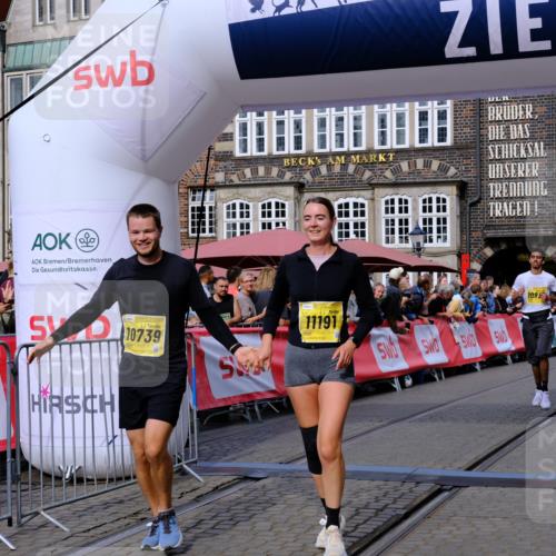 13.09.2026 - 21. swb-Marathon Bremen Tim E. http://msf.ph/oto/10305969 13.09.2026 10:49:44 Ziel 10294, 10739, 10835, 10846, 10910, 11092, 11191, 11621, 11635, 12376 meine-sportfotos.de