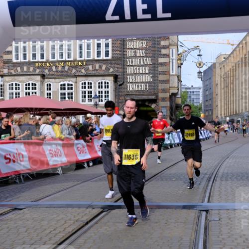 13.09.2026 - 21. swb-Marathon Bremen Tim E. http://msf.ph/oto/10305992 13.09.2026 10:49:45 Ziel 10739, 10835, 10846, 10910, 11092, 11191, 11621, 11635, 12376 meine-sportfotos.de