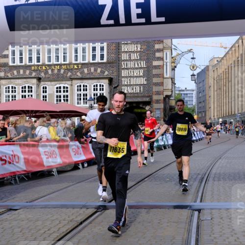 13.09.2026 - 21. swb-Marathon Bremen Tim E. http://msf.ph/oto/10306004 13.09.2026 10:49:46 Ziel 10739, 10835, 10846, 10910, 11092, 11191, 11621, 11635, 11717, 12376 meine-sportfotos.de