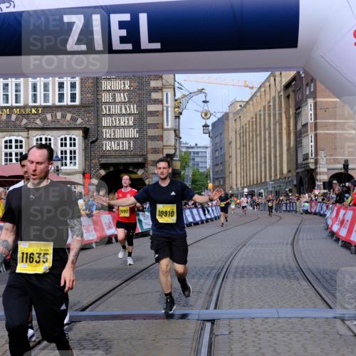 13.09.2026 - 21. swb-Marathon Bremen Tim E. http://msf.ph/oto/10306014 13.09.2026 10:49:46 Ziel 10739, 10835, 10846, 10910, 11092, 11191, 11621, 11635, 11717, 12376 meine-sportfotos.de