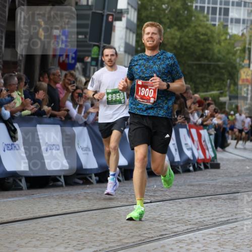 13.09.2026 - 21. swb-Marathon Bremen Strokosch-Dieckow http://msf.ph/oto/10306022 13.09.2026 12:59:45 Ziel 466, 658, 862, 1248, 1800, 1993, 2651, 3251, 4096, 8383, 9533, 807, 1320, 1485, 8850, 9153 meine-sportfotos.de