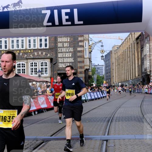 13.09.2026 - 21. swb-Marathon Bremen Tim E. http://msf.ph/oto/10306052 13.09.2026 10:49:47 Ziel 10739, 10835, 10846, 10910, 11092, 11191, 11621, 11635, 11717, 12376 meine-sportfotos.de