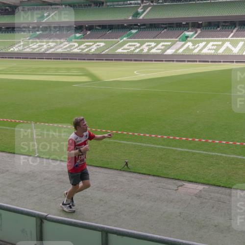 13.09.2026 - 21. swb-Marathon Bremen Michael Burmester http://msf.ph/oto/10306067 13.09.2026 12:15:20 Laufen im Stadion 245, 540, 822, 1028, 1670, 1766, 1997, 317, 443, 614, 796, 1651 meine-sportfotos.de