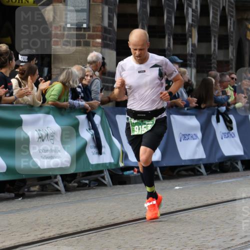 13.09.2026 - 21. swb-Marathon Bremen Strokosch-Dieckow http://msf.ph/oto/10306075 13.09.2026 12:59:54 Ziel 126, 277, 466, 862, 1852, 3251, 4964, 5316, 5828, 6557, 603, 735, 1571, 1758, 1911, 1930, 7170, 9153 meine-sportfotos.de