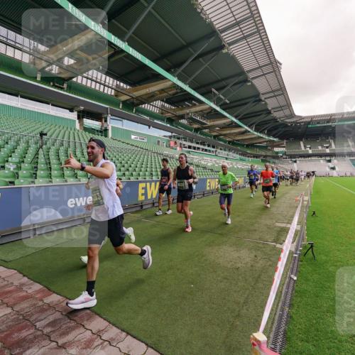 13.09.2026 - 21. swb-Marathon Bremen Michael Burmester http://msf.ph/oto/10306134 13.09.2026 12:58:07 Laufen im Stadion 141, 148, 334, 511, 672, 769, 776, 789, 790, 857, 909, 1010, 1119, 1191, 1199, 1254, 1281, 1535, 1601, 1642, 1647, 1752, 1809, 1881, 1900, 1931, 1933, 2046, 2051, 2075, 2324, 2343, 2367, 2371, 2397, 2402, 2423, 2425, 2493, 2577, 2634, 2640, 2671, 2761, 2771, 2807, 2903, 2904, 3021, 3051, 3078, 3120, 3138, 3148, 3182, 3186, 3319, 3338, 3435, 3450, 3458, 3514, 3534, 3560, 3634, 3655, 3685, 3690, 3695, 3760, 3813, 3866, 3933, 3939, 4101, 4316, 4319, 205 meine-sportfotos.de