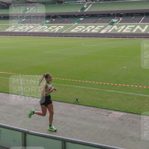 13.09.2026 - 21. swb-Marathon Bremen Michael Burmester http://msf.ph/oto/10306158 13.09.2026 12:16:35 Laufen im Stadion 1028, 1190, 1192, 1263, 1670, 1766, 1997, 317, 443, 796, 1149 meine-sportfotos.de
