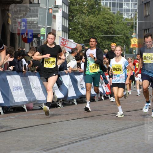 13.09.2026 - 21. swb-Marathon Bremen Strokosch-Dieckow http://msf.ph/oto/10306159 13.09.2026 10:51:08 Ziel 10267, 10537, 10764, 11076, 11087, 11170, 11753, 11961, 12004, 12052, 12070, 12179, 12309, 12351, 12488, 12560, 13544, 10381, 10471, 10515, 10808, 10825, 10887, 10984, 11503, 11801, 11973, 12051, 12133, 12548, 12552 meine-sportfotos.de