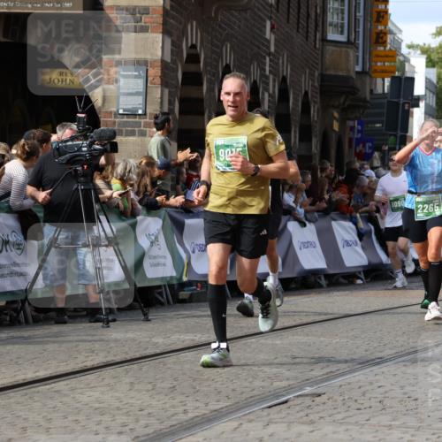 13.09.2026 - 21. swb-Marathon Bremen Strokosch-Dieckow http://msf.ph/oto/10306260 13.09.2026 13:30:17 Ziel 109, 454, 716, 1173, 1205, 1308, 1611, 1653, 1759, 1780, 1848, 1861, 2126, 3190, 3320, 3618, 3667, 3908, 4115, 4524, 4575, 5039, 5198, 5348, 5631, 6127, 6225, 6720, 6992, 6994, 7093, 8110, 8267, 8470, 8612, 8771, 8899, 9049, 9104, 9125, 1067, 2265, 2900, 3163, 3164, 3425, 4058, 4415, 4748, 5506, 6988, 7821, 8090, 8105, 8116, 8117, 8169, 8314, 8494, 8762, 8878, 8966, 9011, 9015, 9108, 9412, 9695 meine-sportfotos.de