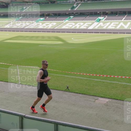 13.09.2026 - 21. swb-Marathon Bremen Michael Burmester http://msf.ph/oto/10306289 13.09.2026 12:23:25 Laufen im Stadion 129, 236, 289, 798, 1483, 1490, 1567, 634 meine-sportfotos.de