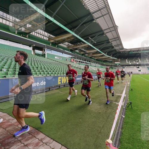 13.09.2026 - 21. swb-Marathon Bremen Michael Burmester http://msf.ph/oto/10306290 13.09.2026 12:58:29 Laufen im Stadion 141, 148, 191, 226, 334, 511, 672, 776, 789, 790, 909, 972, 1010, 1119, 1191, 1199, 1254, 1281, 1535, 1642, 1647, 1752, 1809, 1881, 1900, 1931, 1933, 2046, 2051, 2075, 2210, 2324, 2343, 2367, 2371, 2397, 2402, 2423, 2425, 2493, 2577, 2771, 2807, 2827, 2885, 2903, 2904, 2979, 3021, 3051, 3098, 3120, 3138, 3148, 3182, 3186, 3233, 3319, 3338, 3435, 3516, 3534, 3560, 3655, 3685, 3690, 3695, 3760, 3866, 3933, 3934, 3939, 4101, 4316, 4319, 205 meine-sportfotos.de