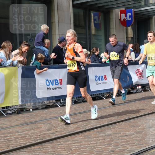 13.09.2026 - 21. swb-Marathon Bremen Strokosch-Dieckow http://msf.ph/oto/10306384 13.09.2026 10:53:33 Ziel 10141, 10174, 10227, 10255, 10478, 10579, 10684, 10685, 10708, 10822, 10838, 10905, 10947, 11010, 11206, 11489, 11502, 11596, 11950, 12075, 12244, 12331, 12341, 12356, 12405, 12435, 12492, 12515, 13531, 13597, 10222, 10448, 10479, 10585, 10626, 10757, 10780, 10821, 10845, 10886, 11168, 11242, 11379, 11446, 11590, 11800, 12040, 12056, 12119, 12275, 12308, 12461 meine-sportfotos.de