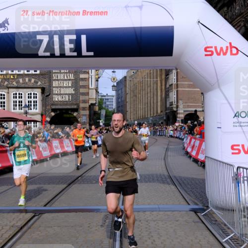 13.09.2026 - 21. swb-Marathon Bremen Tim E. http://msf.ph/oto/10306389 13.09.2026 10:50:07 Ziel 10508, 10593, 10709, 10966, 11005, 11007, 11035, 11183, 12380 meine-sportfotos.de