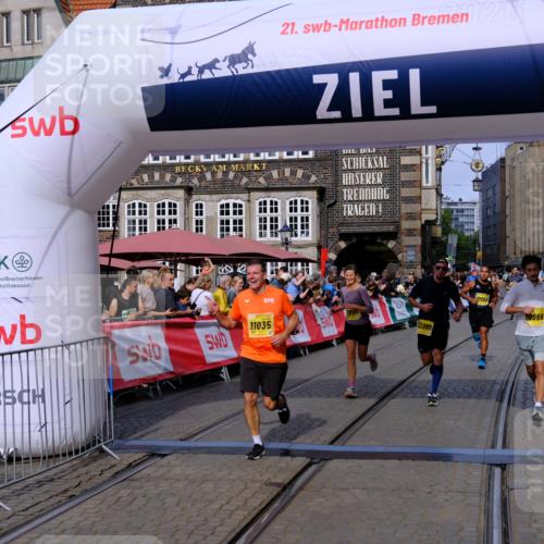 13.09.2026 - 21. swb-Marathon Bremen Tim E. http://msf.ph/oto/10306427 13.09.2026 10:50:10 Ziel 10452, 10508, 10593, 10709, 10966, 11005, 11007, 11035, 11183, 11415, 12380, 12510 meine-sportfotos.de
