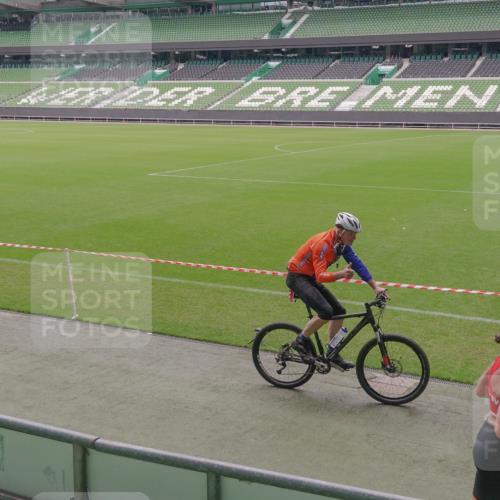 13.09.2026 - 21. swb-Marathon Bremen Michael Burmester http://msf.ph/oto/10306432 13.09.2026 12:25:34 Laufen im Stadion 149, 447, 814, 875, 968, 1187, 1313, 1544, 1840, 2044, 2143, 129, 236, 642, 1957 meine-sportfotos.de