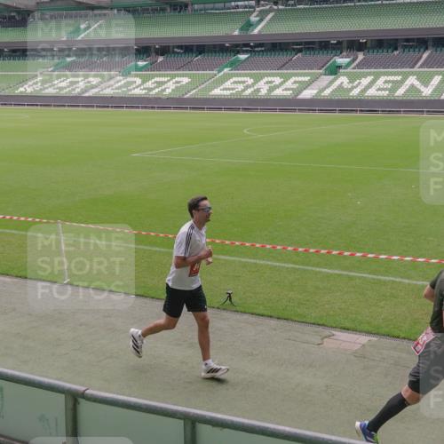 13.09.2026 - 21. swb-Marathon Bremen Michael Burmester http://msf.ph/oto/10306546 13.09.2026 12:26:53 Laufen im Stadion 103, 206, 238, 322, 420, 447, 841, 875, 968, 1187, 1352, 1840, 2032, 2044, 2143, 129, 149, 236, 289, 798, 1483, 1490, 1567 meine-sportfotos.de