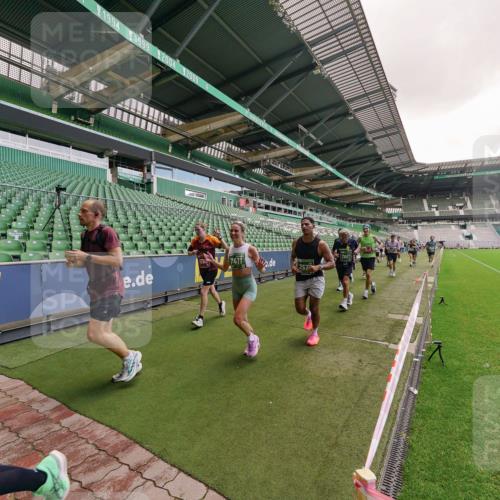 13.09.2026 - 21. swb-Marathon Bremen Michael Burmester http://msf.ph/oto/10306640 13.09.2026 12:59:32 Laufen im Stadion 135, 141, 148, 191, 226, 232, 260, 342, 511, 651, 672, 745, 972, 1080, 1119, 1166, 1209, 1281, 1368, 1493, 1494, 1516, 1642, 1647, 1861, 1931, 1933, 1935, 1963, 2088, 2210, 2289, 2293, 2306, 2343, 2367, 2425, 2481, 2517, 2570, 2577, 2686, 2771, 2806, 2807, 2827, 2885, 2899, 2914, 2953, 2961, 2979, 3015, 3021, 3076, 3098, 3105, 3120, 3124, 3148, 3190, 3233, 3273, 3338, 3354, 3435, 3480, 3516, 3531, 3534, 3560, 3652, 3729, 3855, 3861, 3930, 3933, 3934, 205 meine-sportfotos.de